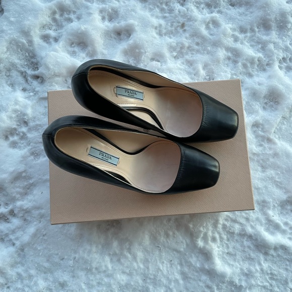 Prada black leather pumps - Picture 3 of 10
